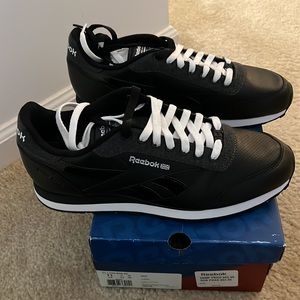 NWT + Box, NEVER WORN Men’s Reebok Classic Black Leather Sneakers Sz 11